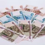 Более 100 тысяч рублей. В северных регионах России самые высокие зарплаты