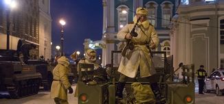 Колонны с маршем. 100 единиц военной техники задействуют на параде Победы в Санкт-Петербурге
