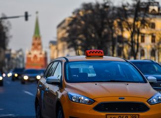 Танцевальная дорога. Россияне назвали лучшие песни для поездки в такси