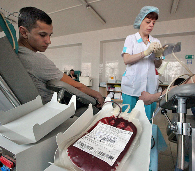 Добровольные доноры. Морозовская больница переливание крови. Морозовская детская больница донорство. Станция переливания крови Пермь.