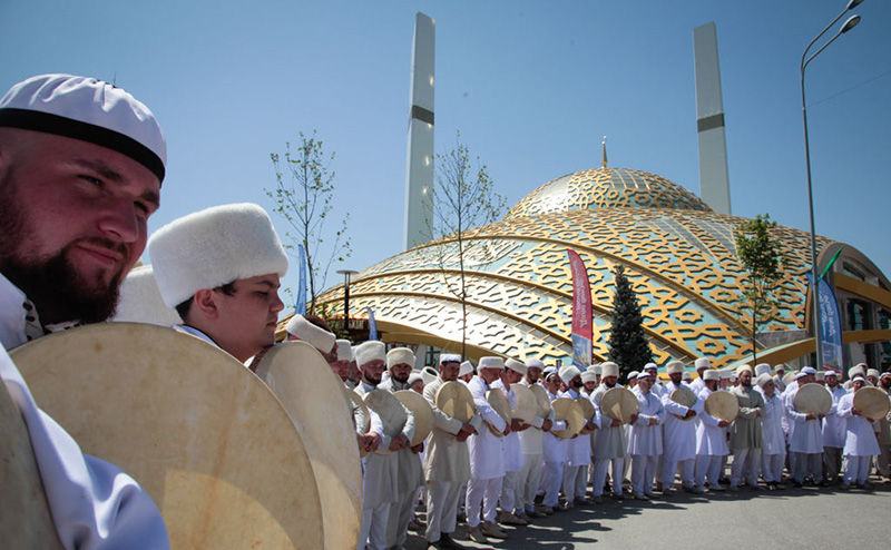 Кадыров намаз. Мечеть Аймани Кадыровой. Мечеть Рамзана Кадырова в Грозном. Мечеть Аймани Кадыровой в Грозном.