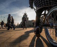Именные велопарковки. Российские чиновники пересели на велосипеды